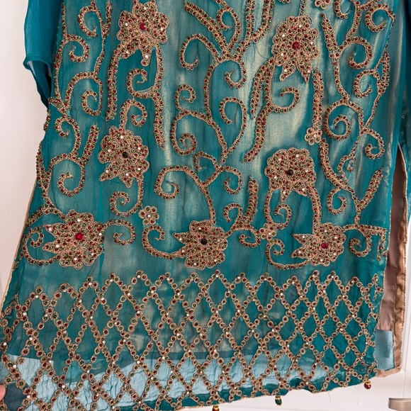 Shalwar Kameez with Dupatta 3pc set - Picture 4 of 7